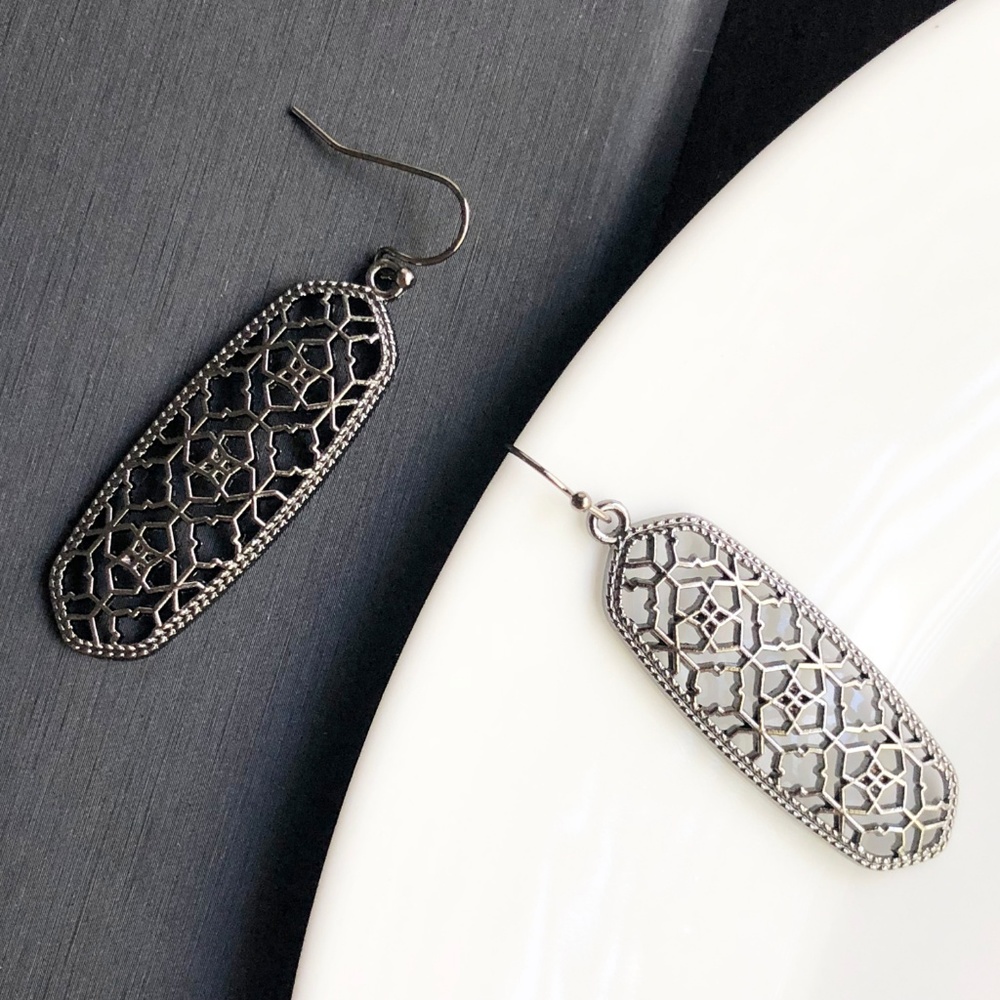 NEW Oval Filigree Earrings (black)